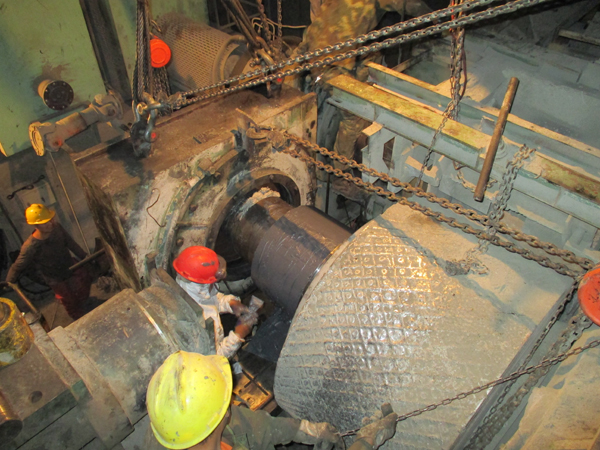 辊压机轴承位磨损