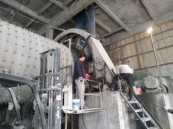 球磨机小齿轮轴轴承位磨损现场修复