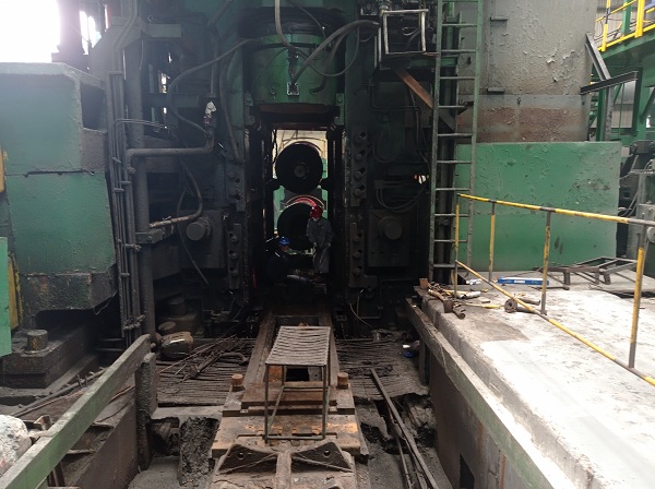 轧机底板安装面磨损后,用它修完跟